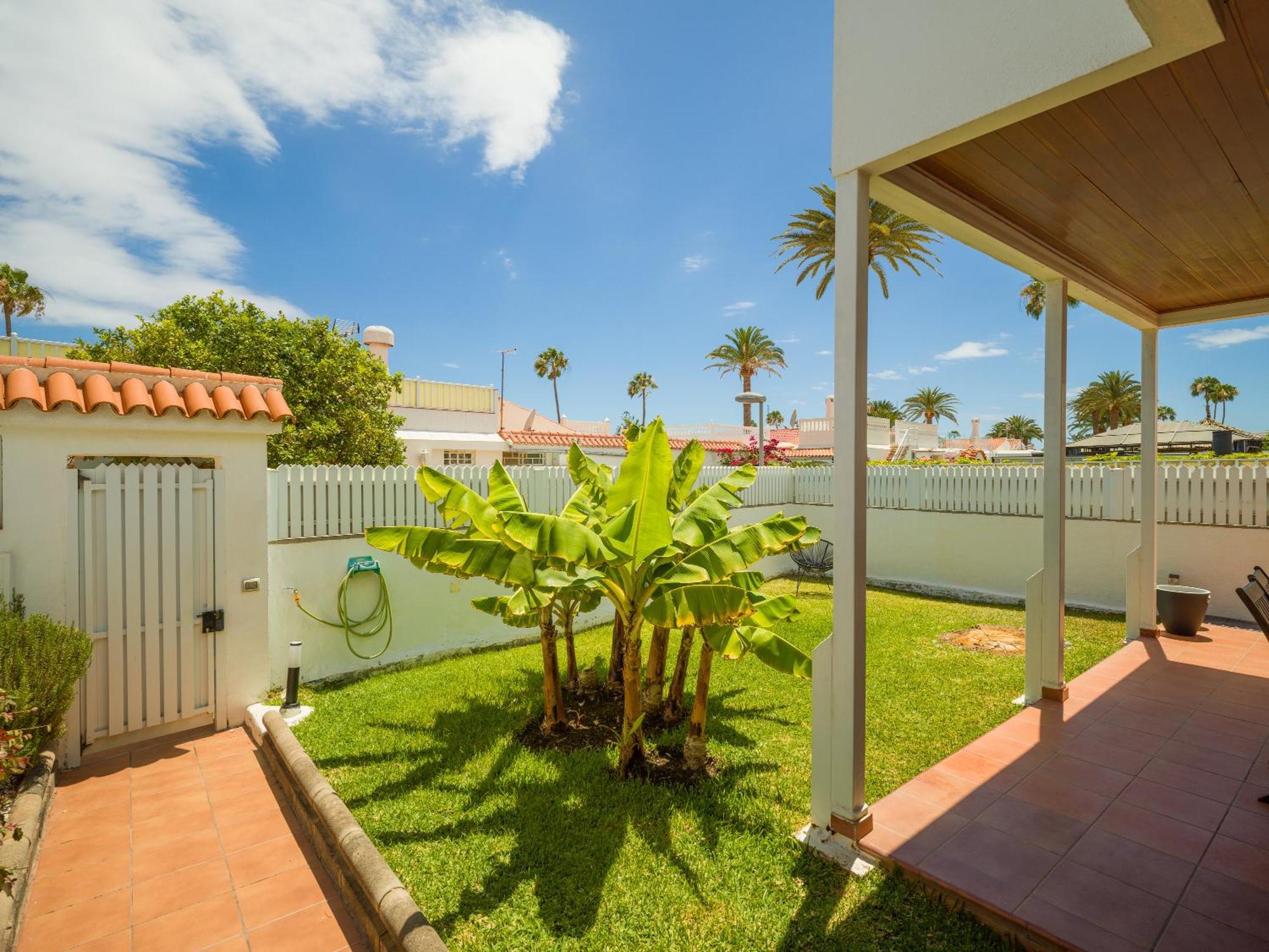 Banana House In Top Location By Tenpropertiesgc 마스팔로마스 외부 사진